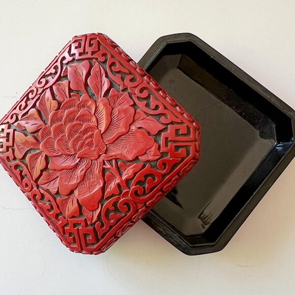 Chinese Carved Chrysanthemum Cinnabar Square Trinket Box - Picture 2 of 4